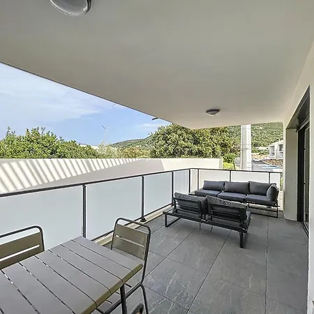 T2 Dans Avec Piscine *