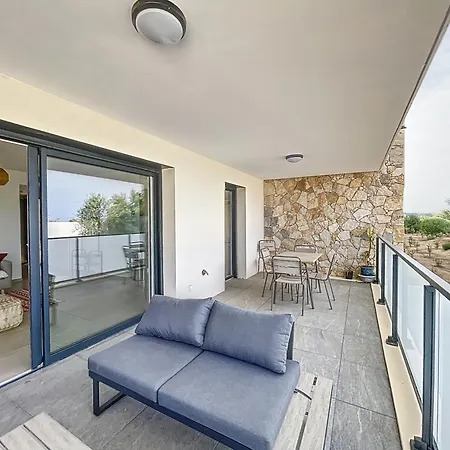 T2 Dans Avec Piscine *