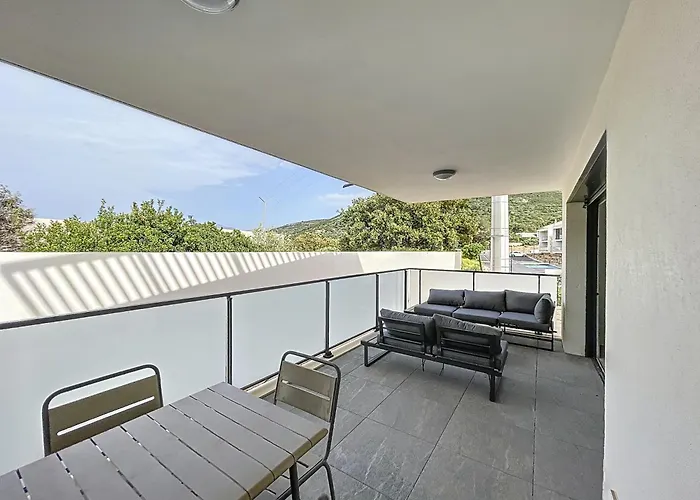 T2 Dans Avec Piscine *