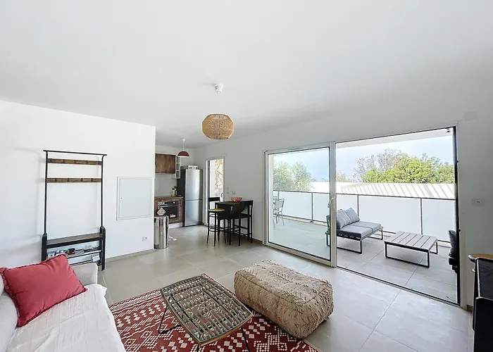 T2 Dans Avec Piscine *