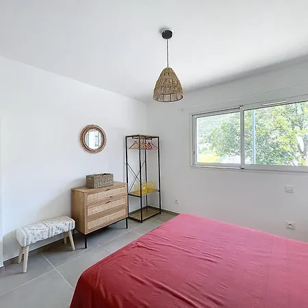 T2 Dans Avec Piscine Кальви